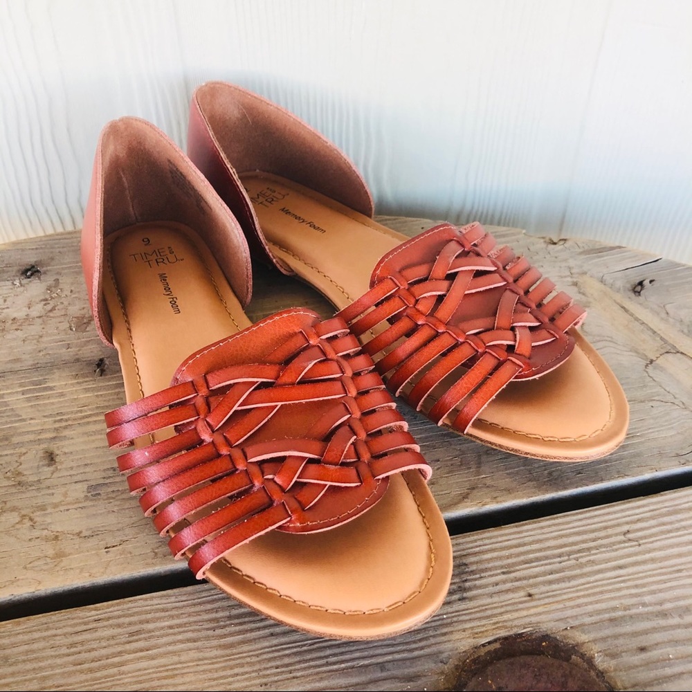 NWOT Time and Tru Hurarche Sandals